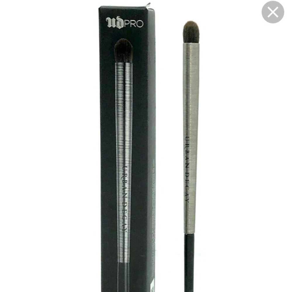🌟NEW🌟 Urban decay eyeshadow contouring brush